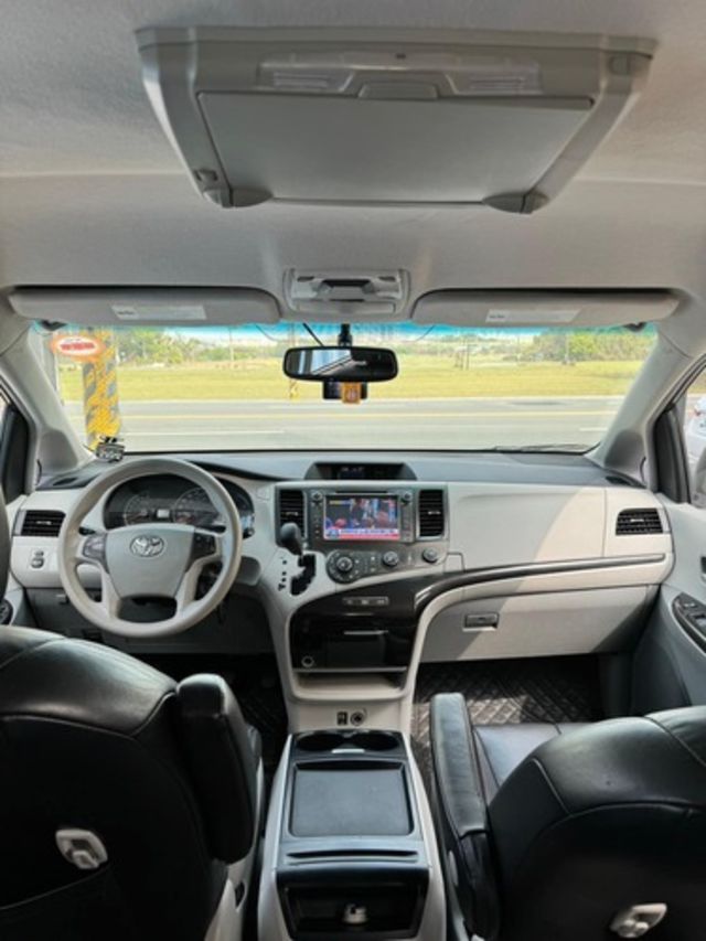 TOYOTA豐田 SIENNA  第5張相片
