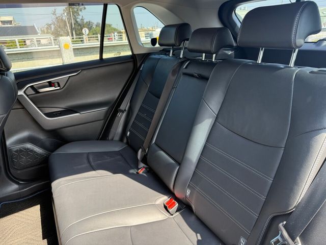 TOYOTA豐田 RAV4  第8張相片