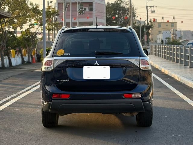 MITSUBISHI三菱 OUTLANDER  第4張相片