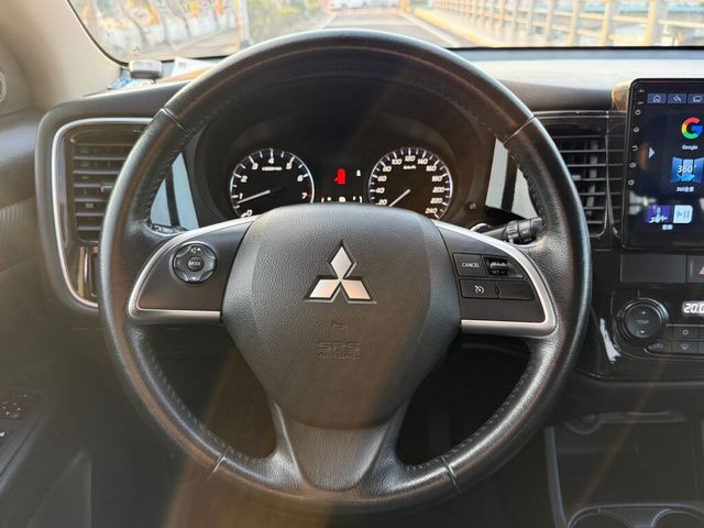 MITSUBISHI三菱 OUTLANDER  第6張相片