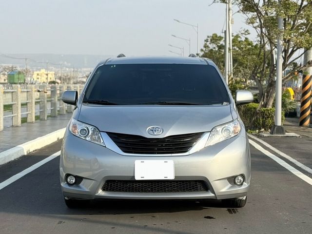 TOYOTA豐田 SIENNA  第3張相片