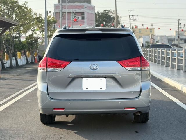 TOYOTA豐田 SIENNA  第4張相片