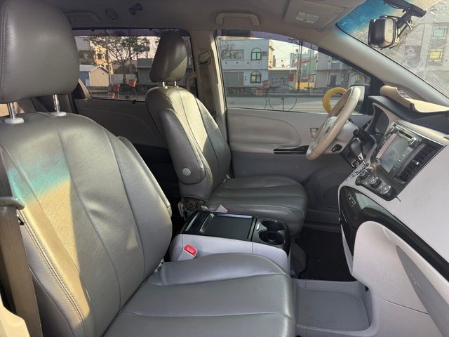 TOYOTA豐田 SIENNA  第7張相片
