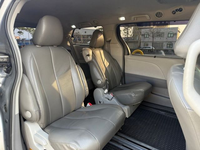 TOYOTA豐田 SIENNA  第8張相片