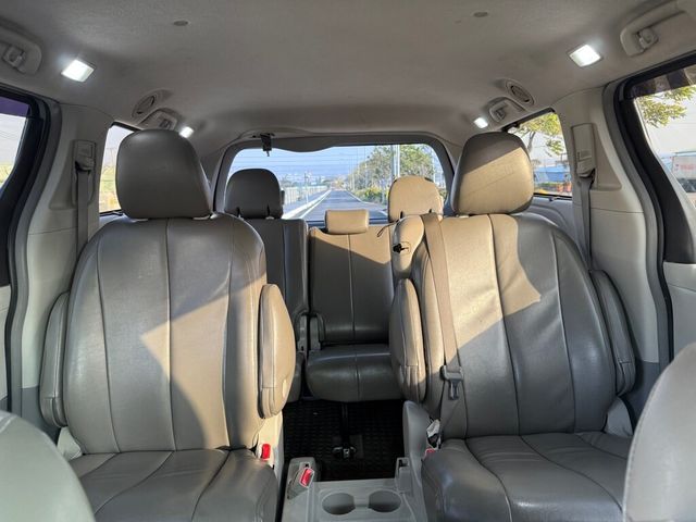 TOYOTA豐田 SIENNA  第9張相片