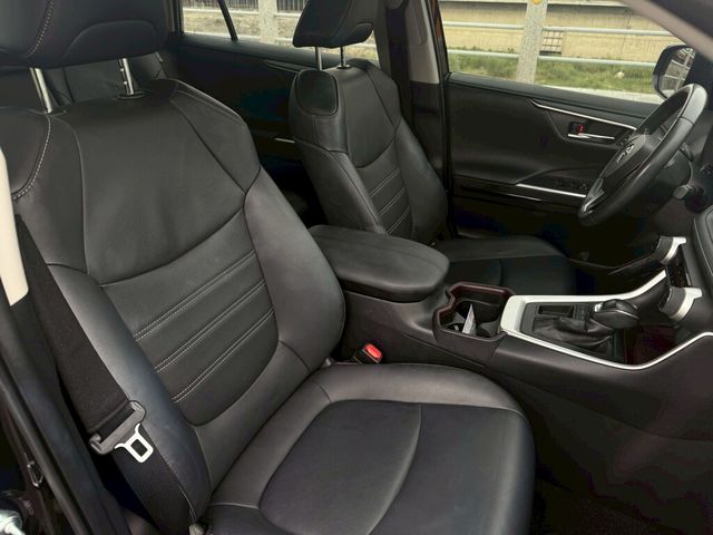 TOYOTA豐田 RAV4  第7張相片