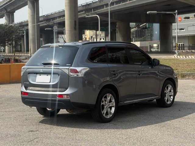 MITSUBISHI三菱 OUTLANDER  第2張相片