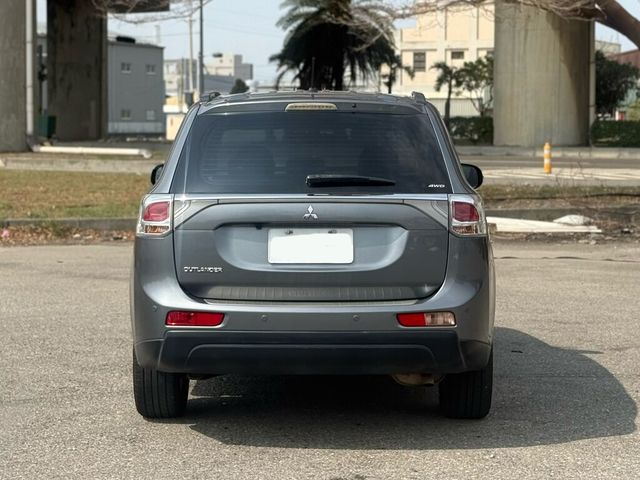 MITSUBISHI三菱 OUTLANDER  第4張相片