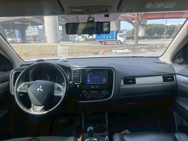 MITSUBISHI三菱 OUTLANDER  第5張相片