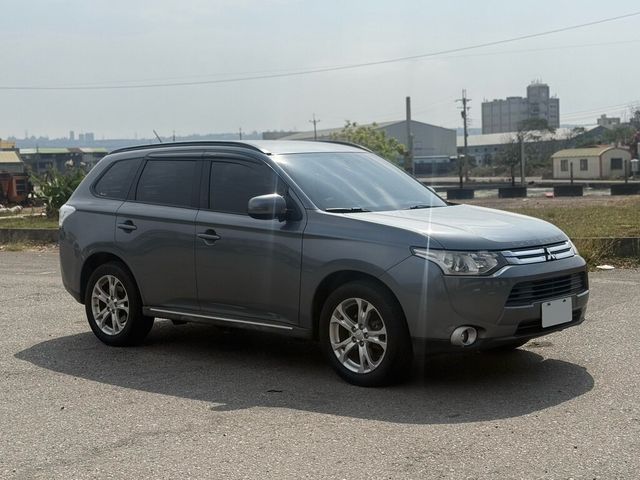 MITSUBISHI三菱 OUTLANDER  第6張相片