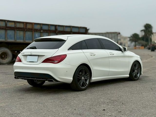 M-BENZ賓士 CLA200  第2張相片
