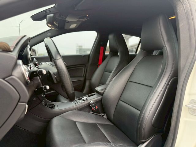 M-BENZ賓士 CLA200  第6張相片