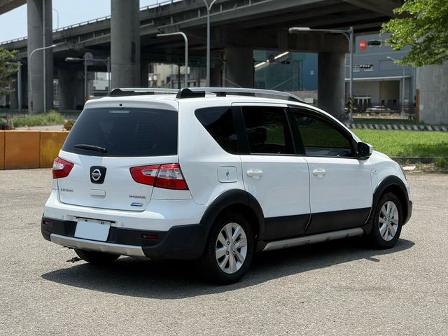 NISSAN日產 LIVINA  第2張相片