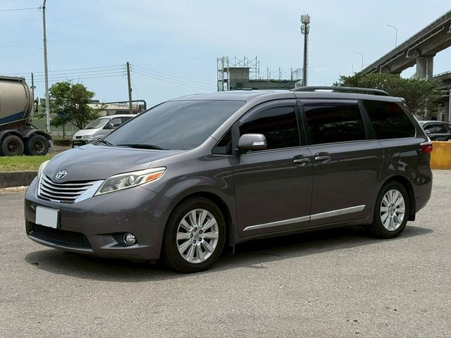 TOYOTA豐田 SIENNA  第1張相片