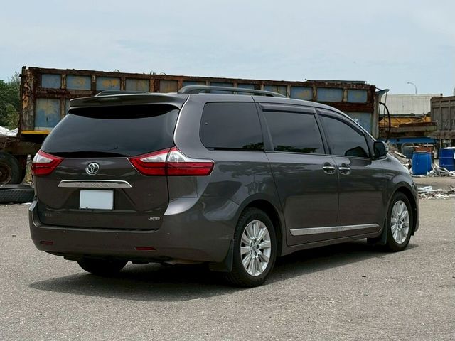 TOYOTA豐田 SIENNA  第2張相片