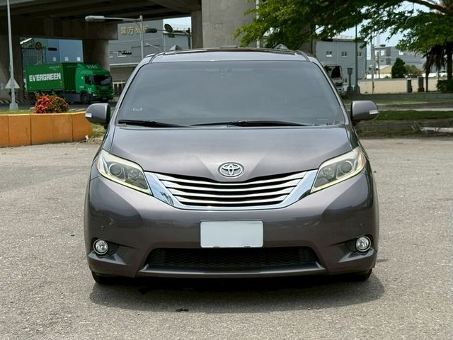 TOYOTA豐田 SIENNA  第3張相片