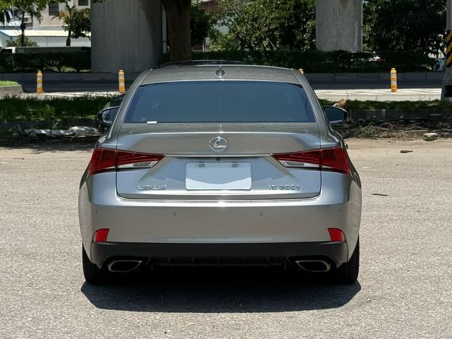 LEXUS凌志 IS200T  第4張相片