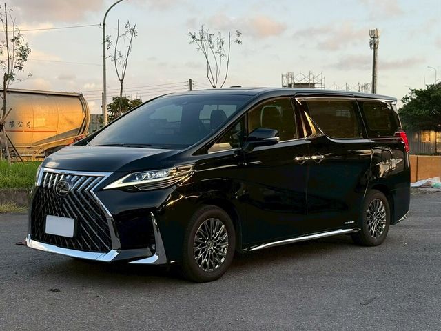 LEXUS凌志 LM300H  第1張相片