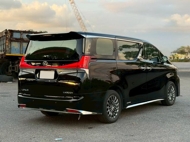 LEXUS凌志 LM300H  第2張相片