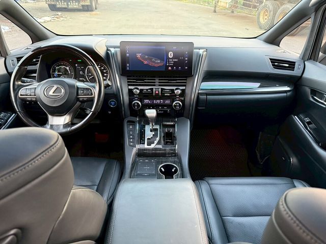 LEXUS凌志 LM300H  第6張相片