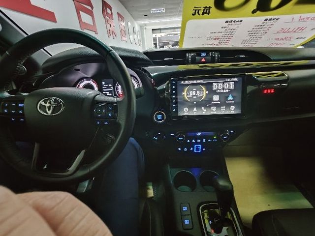 HILUX 2.8  第8張相片