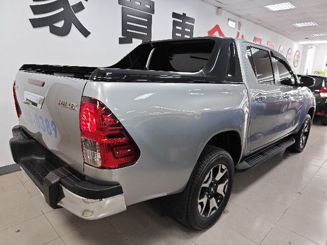 HILUX 2.8  第10張相片