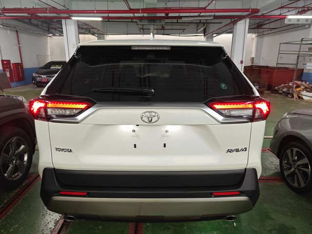 RAV4 2.0  第5張相片