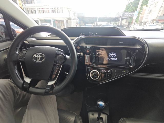 PRIUS C 1.5  第9張相片