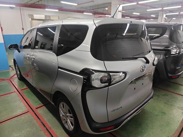 SIENTA 1.8  第6張相片