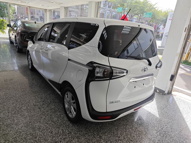 SIENTA 1.8  第6張相片