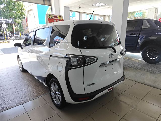 SIENTA 1.8  第1張相片
