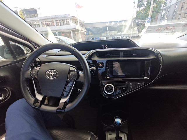 PRIUS C 1.5  第8張相片