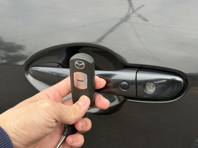 低里程 IKEY/摸門 升級重低音、喇叭、BC避震、18吋鋁圈  第8張相片