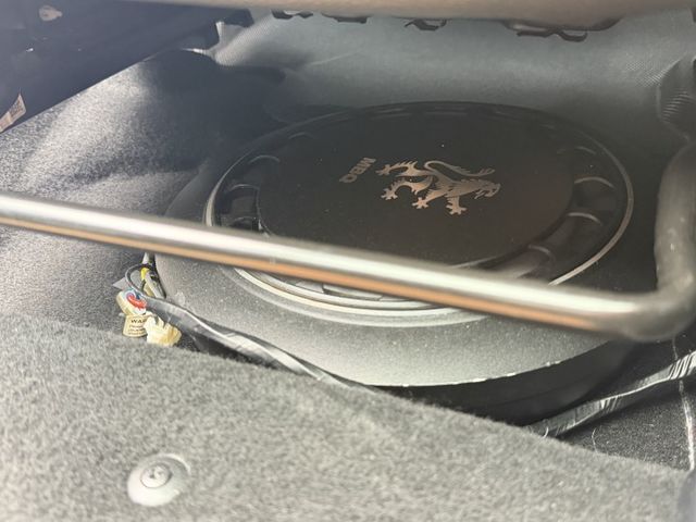 低里程 IKEY/摸門 升級重低音、喇叭、BC避震、18吋鋁圈  第18張相片