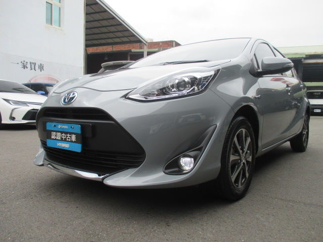 PRIUS C 1.5  第1張相片