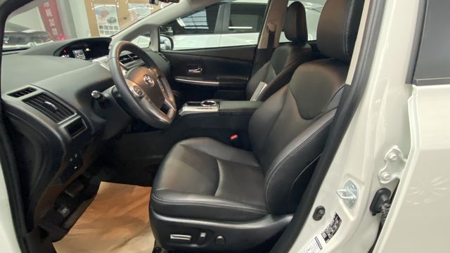 PRIUS α 1.8  第7張相片