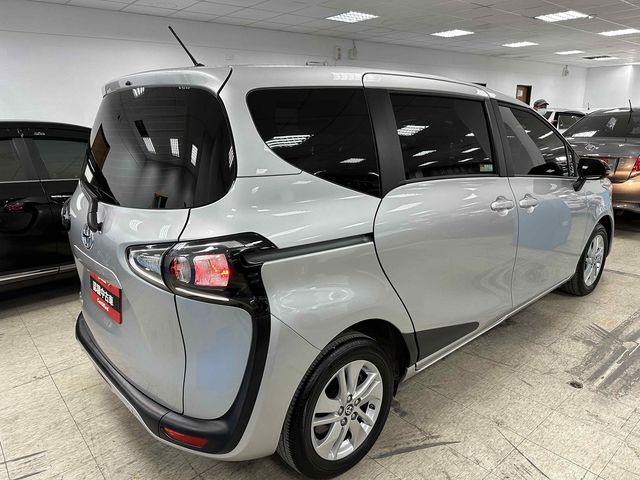 SIENTA 1.8  第5張相片