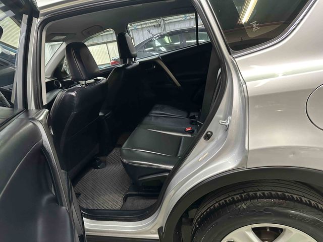 RAV4 2.0  第8張相片