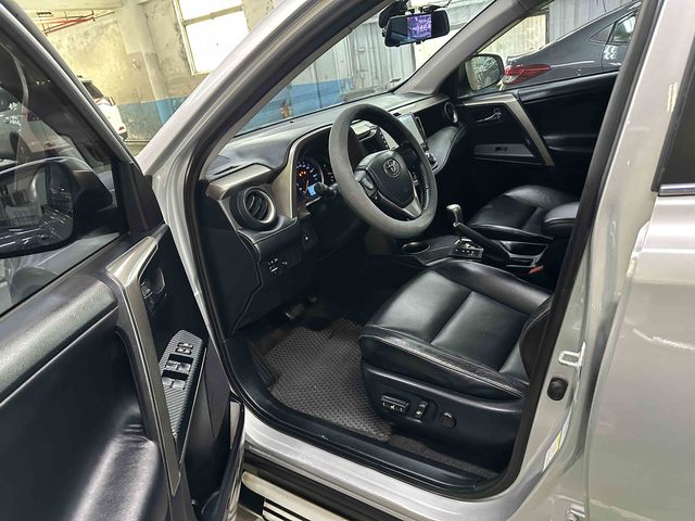RAV4 2.0  第9張相片