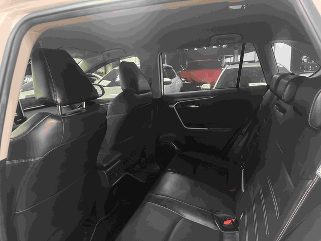 RAV4 2.0  第8張相片