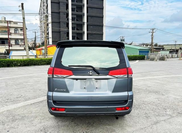 誠宏嚴選2018年Zinger 2.4cc 車室大空間多變化 載人載貨跑工地擺攤都OK  第4張相片