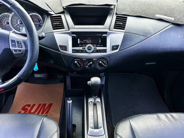 誠宏嚴選2018年Zinger 2.4cc 車室大空間多變化 載人載貨跑工地擺攤都OK  第8張相片