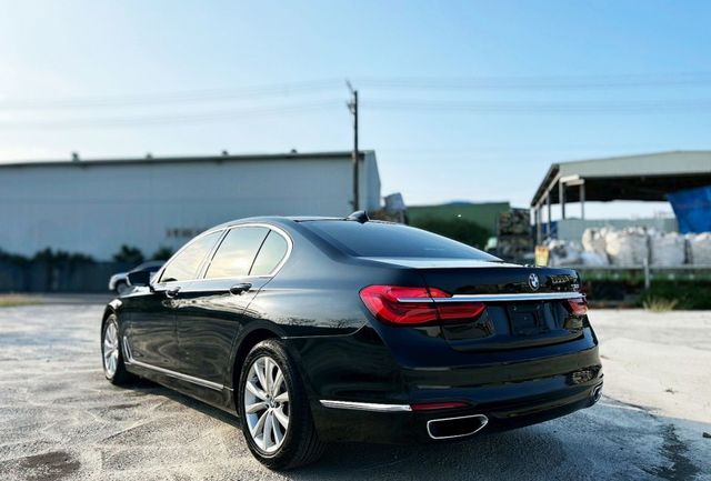 誠宏嚴選2016年BMW 730I 2.0cc 氣壓懸吊/電子避震/車門自動吸附/360環景  第3張相片