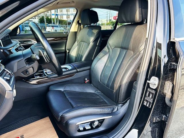誠宏嚴選2016年BMW 730I 2.0cc 氣壓懸吊/電子避震/車門自動吸附/360環景  第14張相片