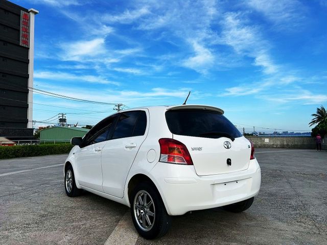 誠宏嚴選2012年Yaris 1.5cc 跑少 里程保證 有安卓機/恆溫空調  第3張相片