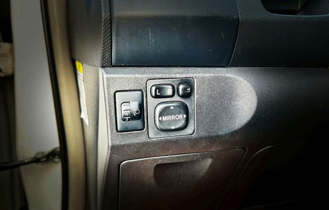 誠宏嚴選2012年Yaris 1.5cc 跑少 里程保證 有安卓機/恆溫空調  第9張相片