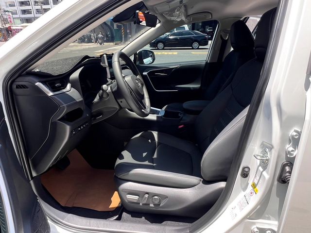 RAV4 2.0  第8張相片