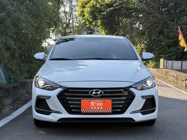 Hyundai Elantra  第4張相片