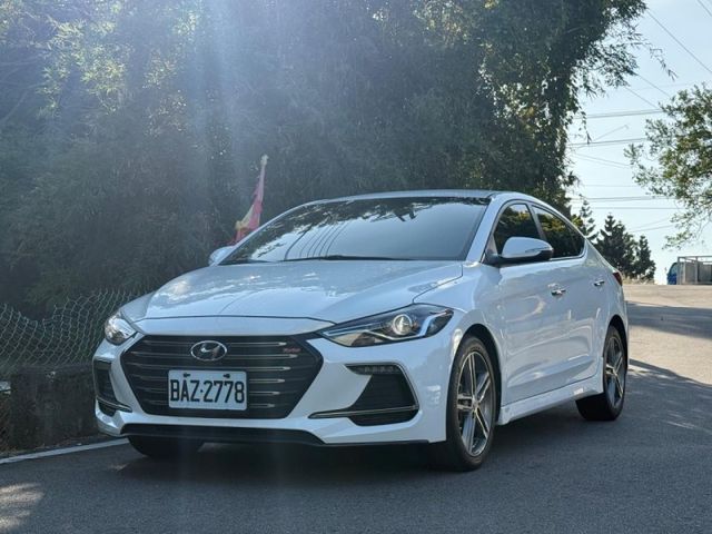 Hyundai Elantra  第5張相片