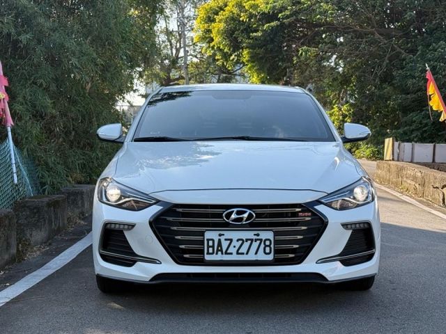 Hyundai Elantra  第6張相片
